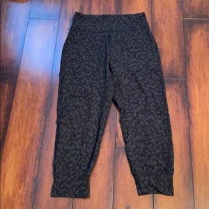 lululemon athletica black camo joggers size 6
